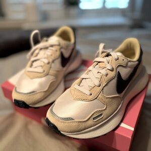 *NEW* Nike Women’s Phoenix Waffle Sneaker (size 6.5)